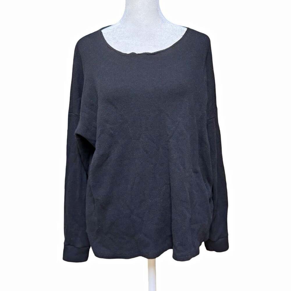 Women’s Black Solid Knit Top Regular Scoop Neck Long Sleeve Pullover Style